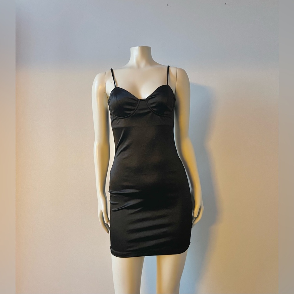 Sleek Black Bodycon Mini Dress